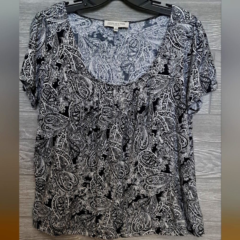 Jones New York Sport Woman smocked neckline black/white paisley blouse, size 1X